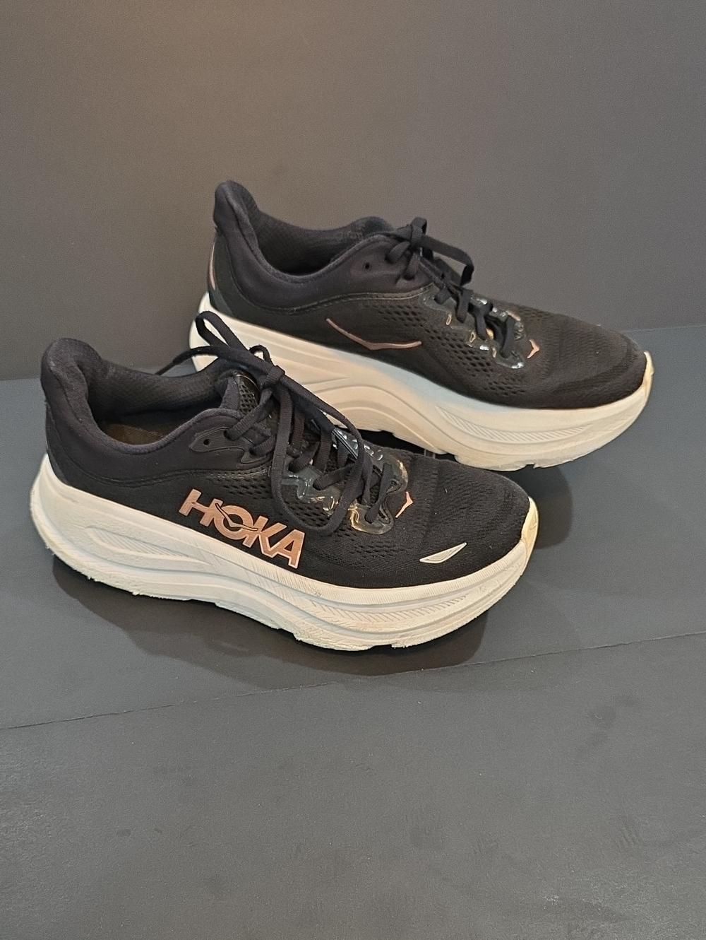 Hoka Bondi 9 Black Running Shoes with Rose Gold Logo Size 8.5